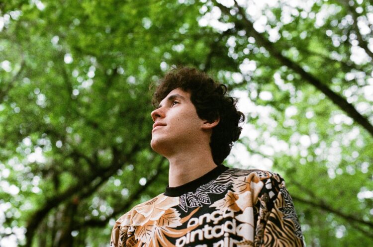 Com sentimento de recomeço, Nicolas Candido lança seu novo single “Hoje Caminhei”