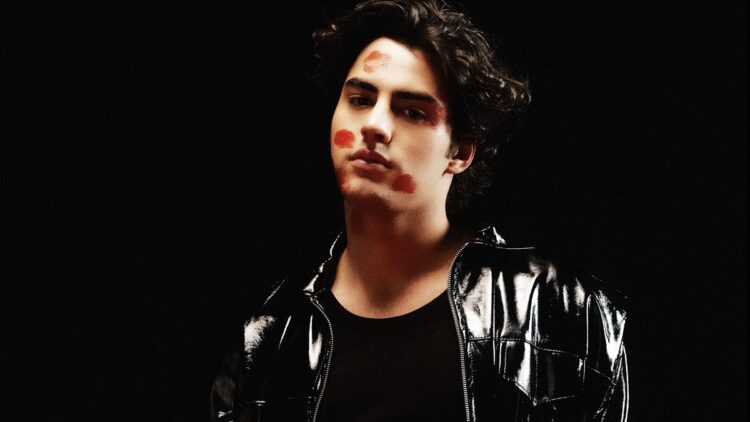 Lucas Pretti inicia nova era com “Viciado em Você”