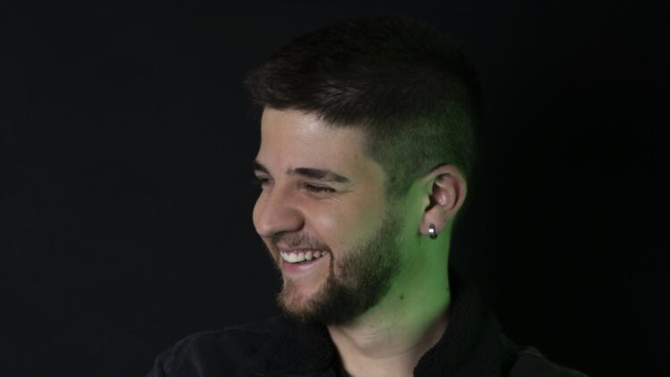 Arthurzinho se apresenta no Vila Dom Pedro Bar