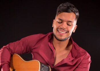 Cantor e compositor Gabriel Oliveira volta ao cenário musical com o novo single “Beijando No Rosto”