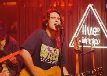 Mu Bispo grava versão de “Romance Ideal” para o projeto ANALAGA, do produtor musical Dudu Borges