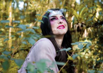 Sylvestra Bianchi fala sobre esperança e cura emocional em seu novo single “Adoça a Alma”