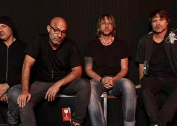 LS Jack estreia turnê comemorativa de 25 Anos em SP