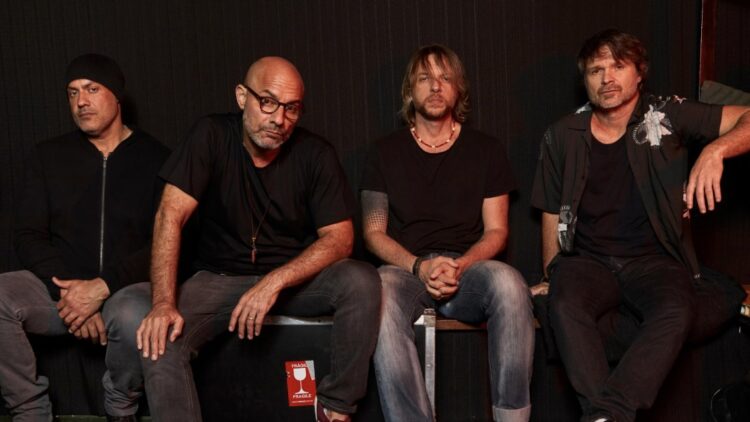 LS Jack estreia turnê comemorativa de 25 Anos em SP