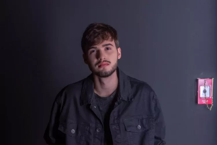 Gui Armelin se destaca com letras românticas, animadas que relatam a vida amorosa