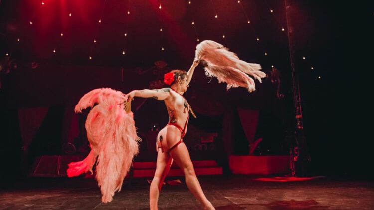 Noites Burlescas invade o Teatro Rival Refit em 27 de julho