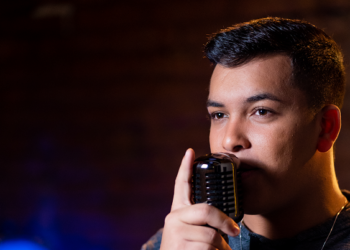 Cantor Junior Moraes lança seu novo single, o sertanejo “Aproveita Aí”