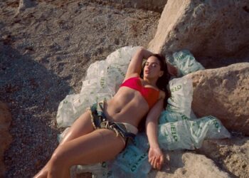 Rosalía curte o verão no clipe de “Despechá”