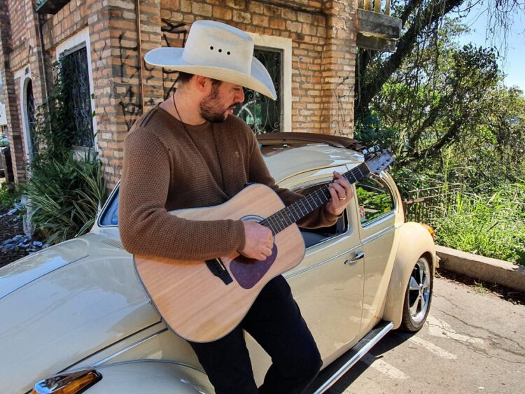 Cantor e compositor Fernando Pereira lança seu primeiro single da carreira autoral, “Fusca 76”