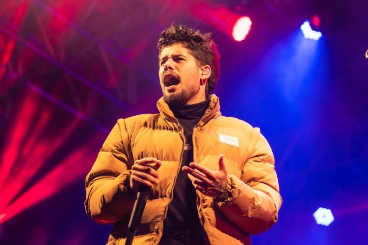 1° edição da UniFarra faz sucesso em Pouso Alegre com hits do momento