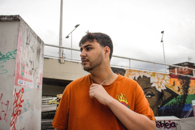 Cantor e compositor Blanco lança a faixa “Wifi”, feat com Raiz do Problema