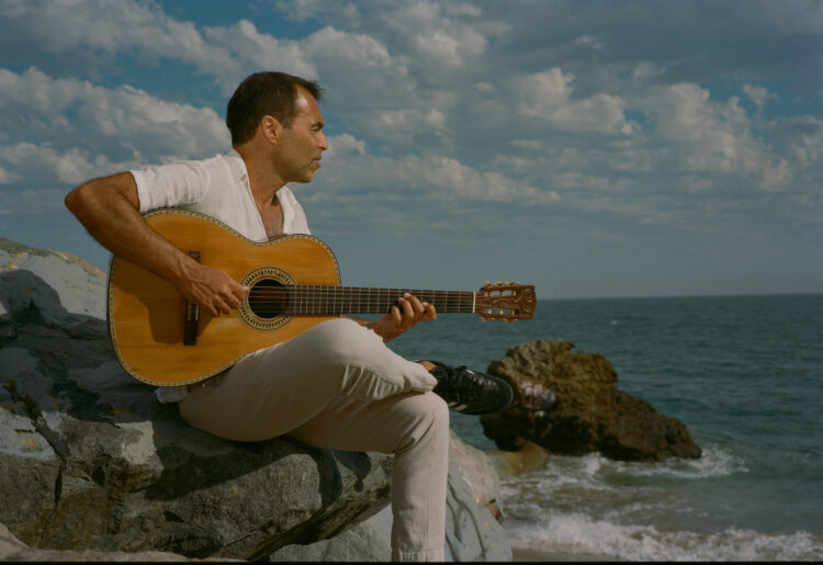 Rogê lança single “Pra Vida”, um Sambalanço Clássico produzido por Thomas Brenneck