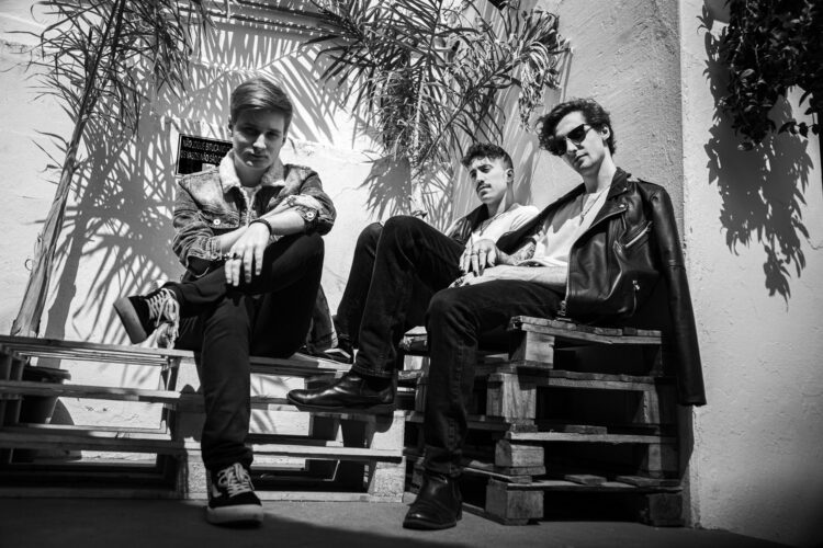 Maremoto fala sobre paixão platônica no novo single “Brilho Astral”