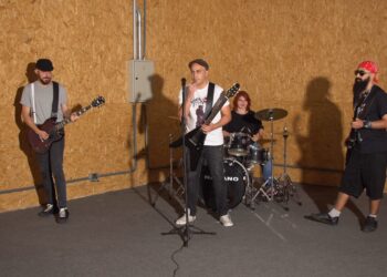 Banda Skarno fala sobre superação e crises existenciais no novo single, “120 Por Hora”