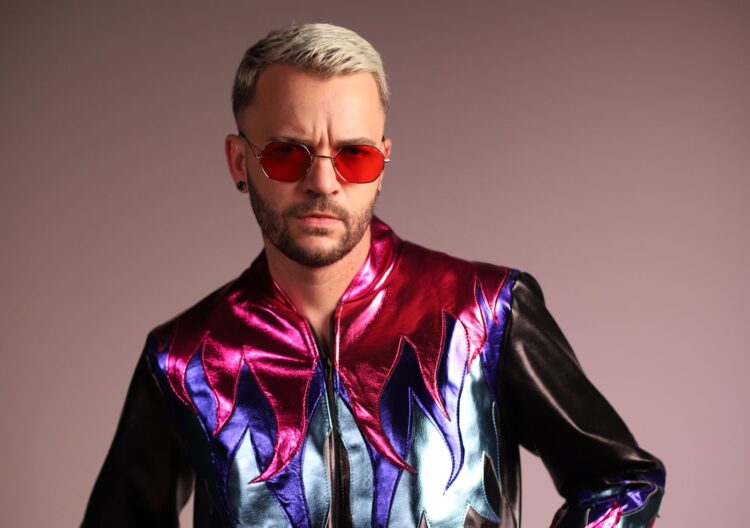 Cantor e compositor Piêit lança seu primeiro álbum da carreira, “Maré de Pé”