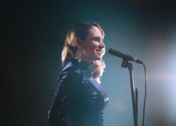 Flavia Alves apresenta o segundo show da turnê “Tropicalize! O Baile”, no próximo sábado (24)