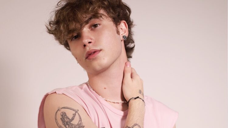 Lucas Andrade realiza show em SP neste sábado