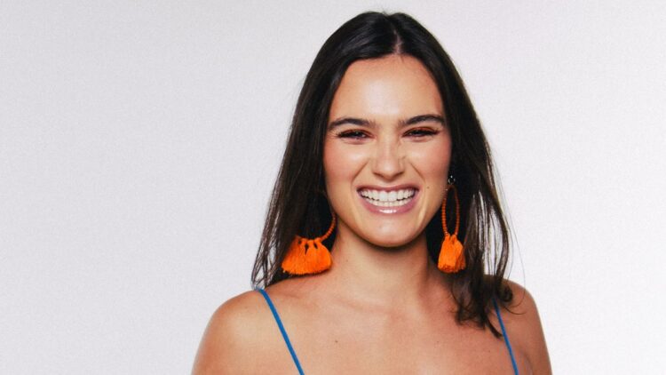 Bia Gullo encanta ouvintes com “Vamos Viver”