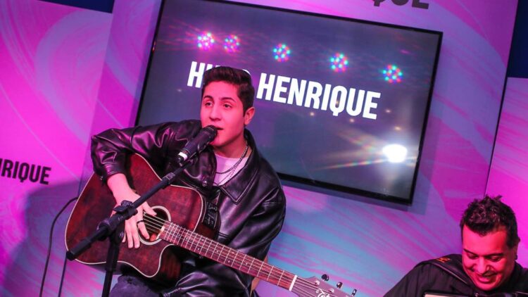 Dando novo passo na carreira, Hugo Henrique assina com Universal Music