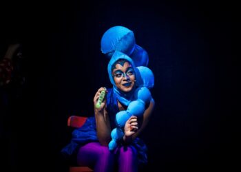 Esther Fontoura fala sobre a personagem Lagarta em “Alice o Musical das Maravilhas”