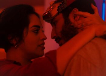 Com apresentações já esgotadas, Camila Curty e Pablo Cortez, estreiam “Enigma”, peça intimista dentro do próprio apartamento