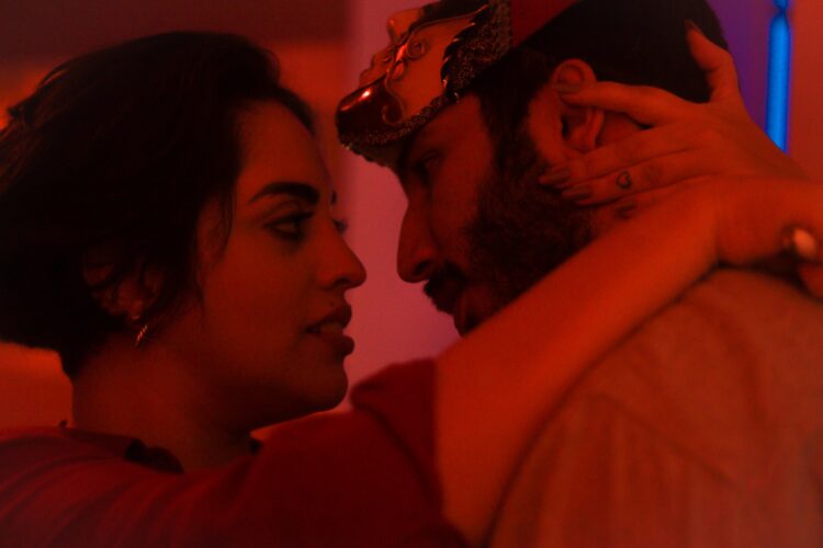 Com apresentações já esgotadas, Camila Curty e Pablo Cortez, estreiam “Enigma”, peça intimista dentro do próprio apartamento