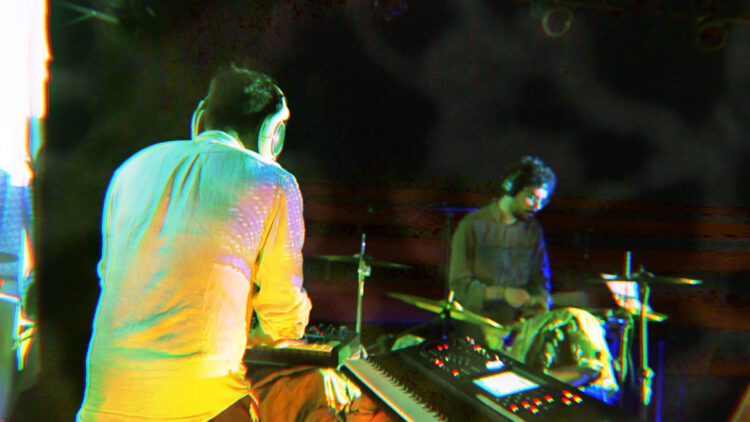 Com estética VHS, Sofá a Jato lança apresentação ao vivo da faixa “Lugar”