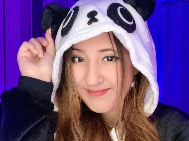 Gamer Natasha Panda une talento e criatividade em seus conteúdos e acumula mais de 4,7 milhões de seguidores