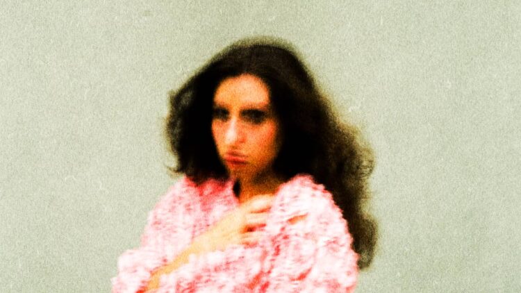 Nina Fernandes brinca de Belchior e Chico Buarque com nova música