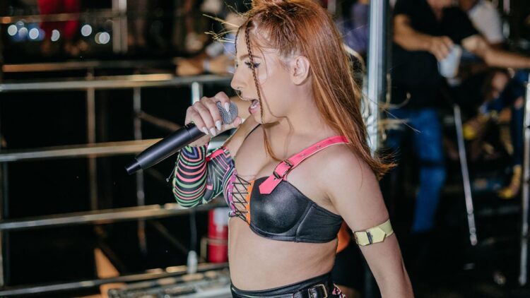 Taby se apresenta em Aracaju