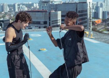 Lucas Pretti convida Kaike para versão intimista de “Tão Leve” no projeto Sky Sessions