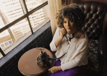 Brenda Mota lança mais um single pela Marã Música