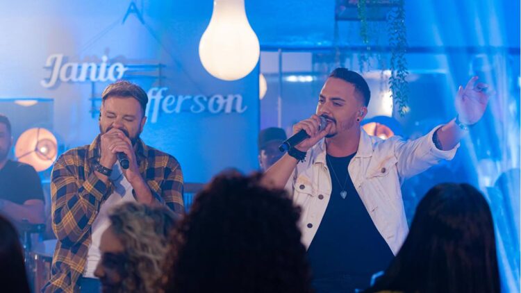 Jânio & Jefferson lançam “Aplaudindo com o Chifre”