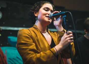 Cantora e compositora Tati Maia se apresenta nesta quinta-feira no Empório 37, no Rio de Janeiro￼