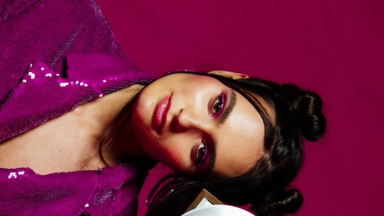 Bia Gullo fala sobre amor em novo single