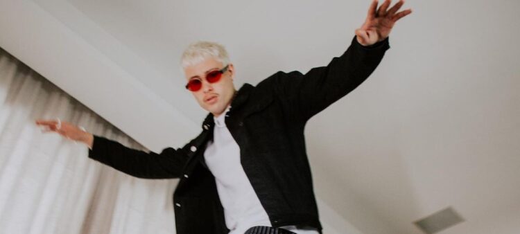 Iniciando carreira musical, Jeyke lança “$E”