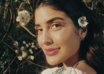 Letícia Almeida fala sobre amor e leveza no seu primeiro single solo, “Camomila”