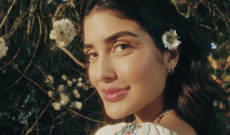 Letícia Almeida fala sobre amor e leveza no seu primeiro single solo, “Camomila”