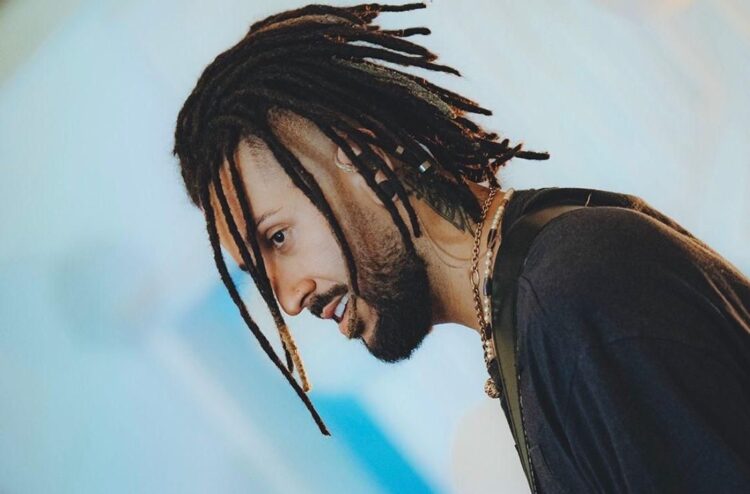 Fechando com chave de ouro seu primeiro DVD, Julies lança a sofrência do reggae pop “Muito mais que Nós”