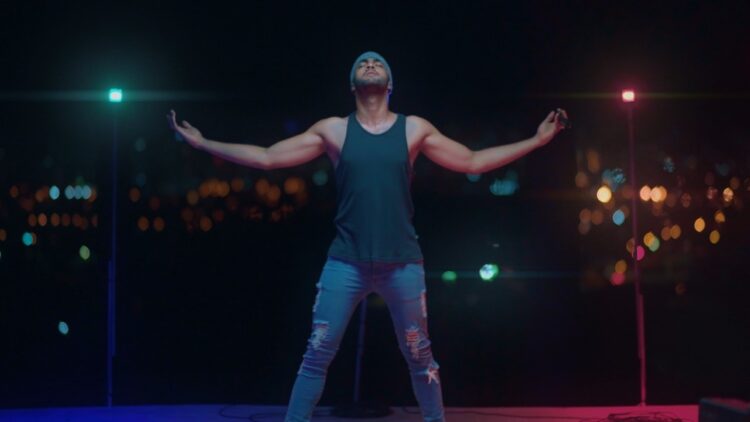 Animada e contagiante, “O Tempo Voa”, do cantor Shelldon, já está disponível nas plataformas digitais