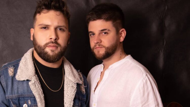 Dupla Douglas & Arthur se apresenta na 13º Semana Municipal da Juventude em Santos