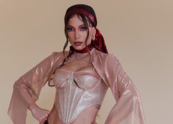 Em clima de Carnaval, Anitta usa figurino inspirado em Anita Garibaldi