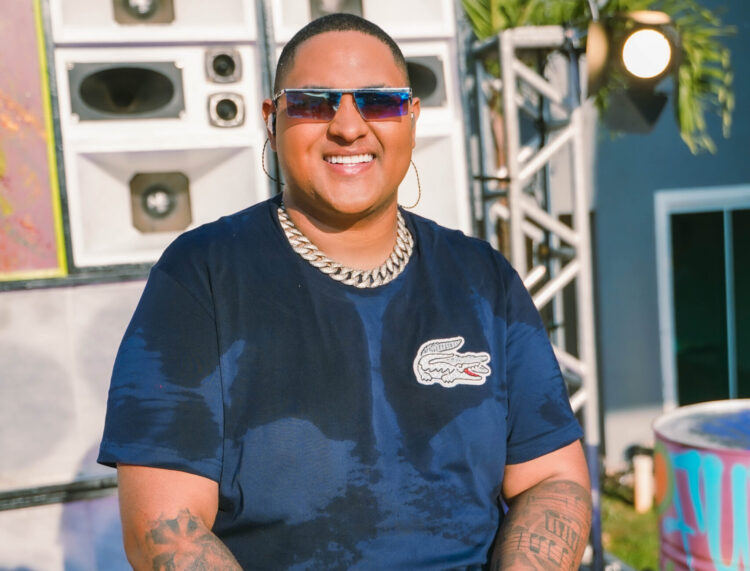 Kevin O Chris divulga ‘Tamborzão Ao Vivo’, o audiovisual do disco ‘Tamborzão Raiz’