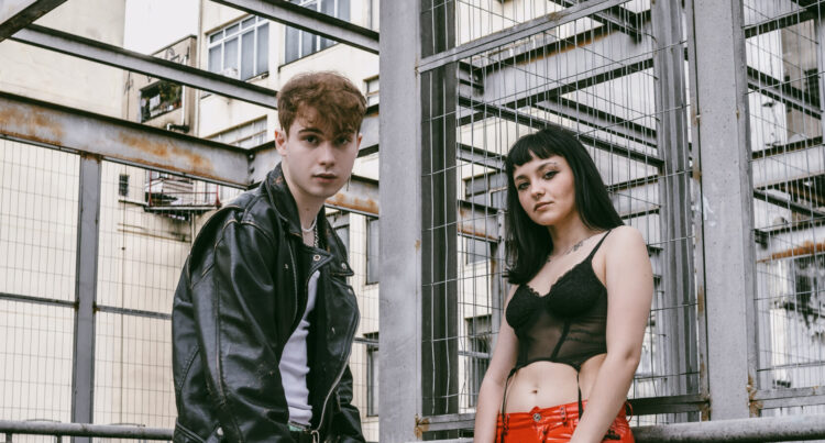 Cantor e influenciador Lucas Andrade lança pop rock em feat com Mayra
