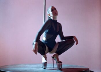 O que está vindo aí? Sofia Santino deixa fãs curiosos com fotos inéditas nas redes sociais