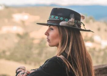 Nayra Days lança “Dessa Porta Pra Fora”