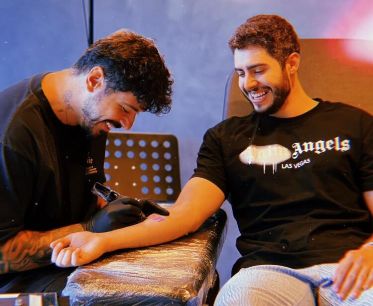 Ariel B lança single “Em Off” em parceria com MC Maikinho e Mc Romantico