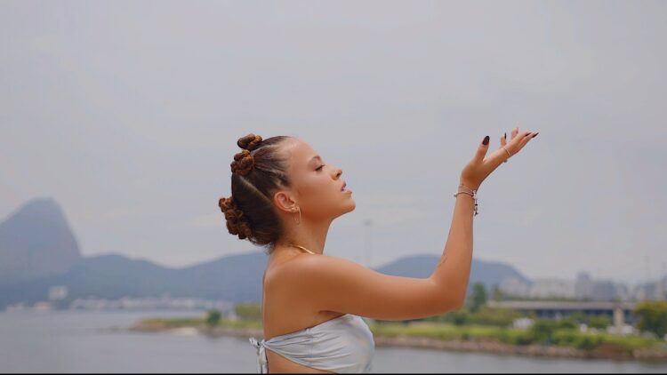 Com forte mensagem, Liza Lou lança o single “África Brasil”