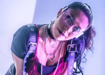 Cantora chilena Cies fala sobre o recente trabalho “Crecer Contigo”.