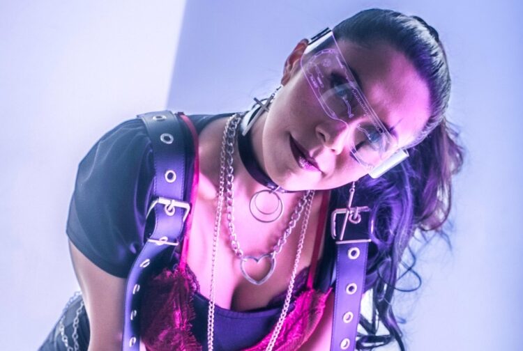 Cantora chilena Cies fala sobre o recente trabalho “Crecer Contigo”.